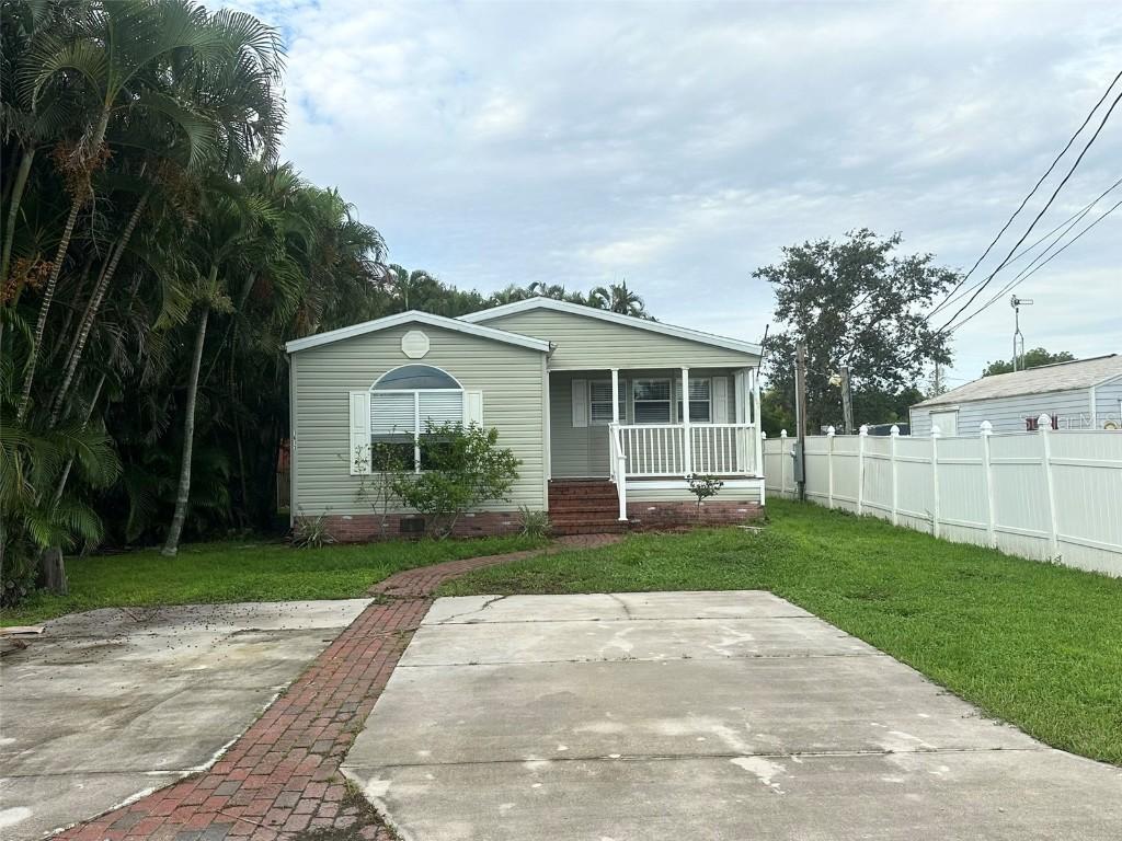 1613 Woodlawn Ave., Punta Gorda, FL 33950
