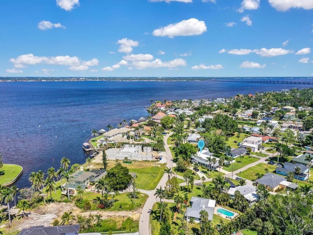 6923 Old Whiskey Creek Dr., Fort Myers, FL 33919