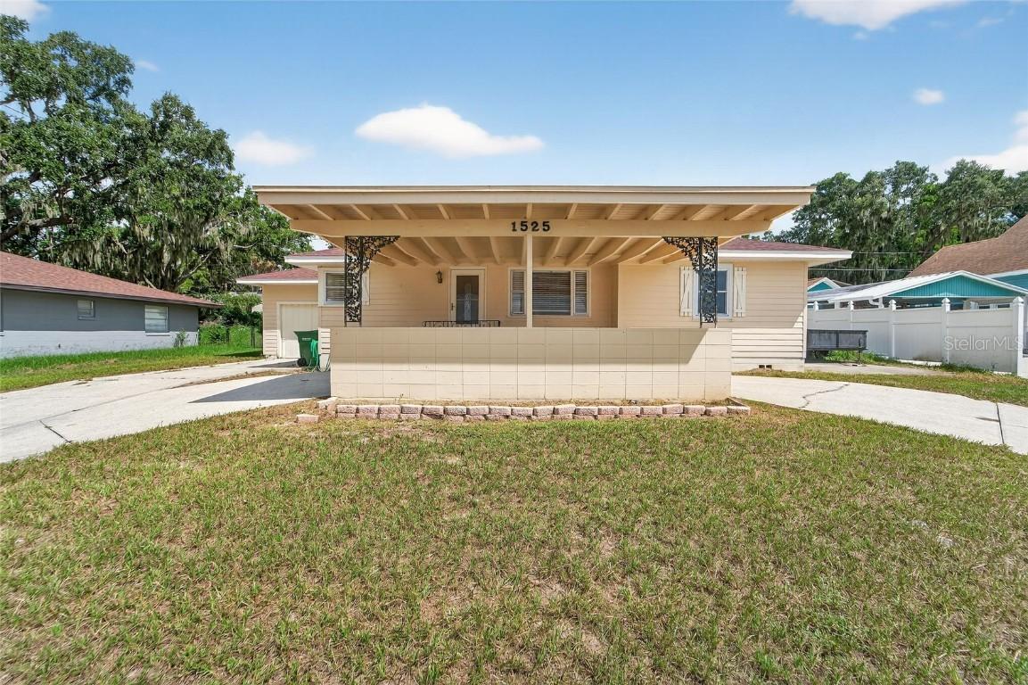 1525 N Lake Howard Dr., Winter Haven, FL 33881