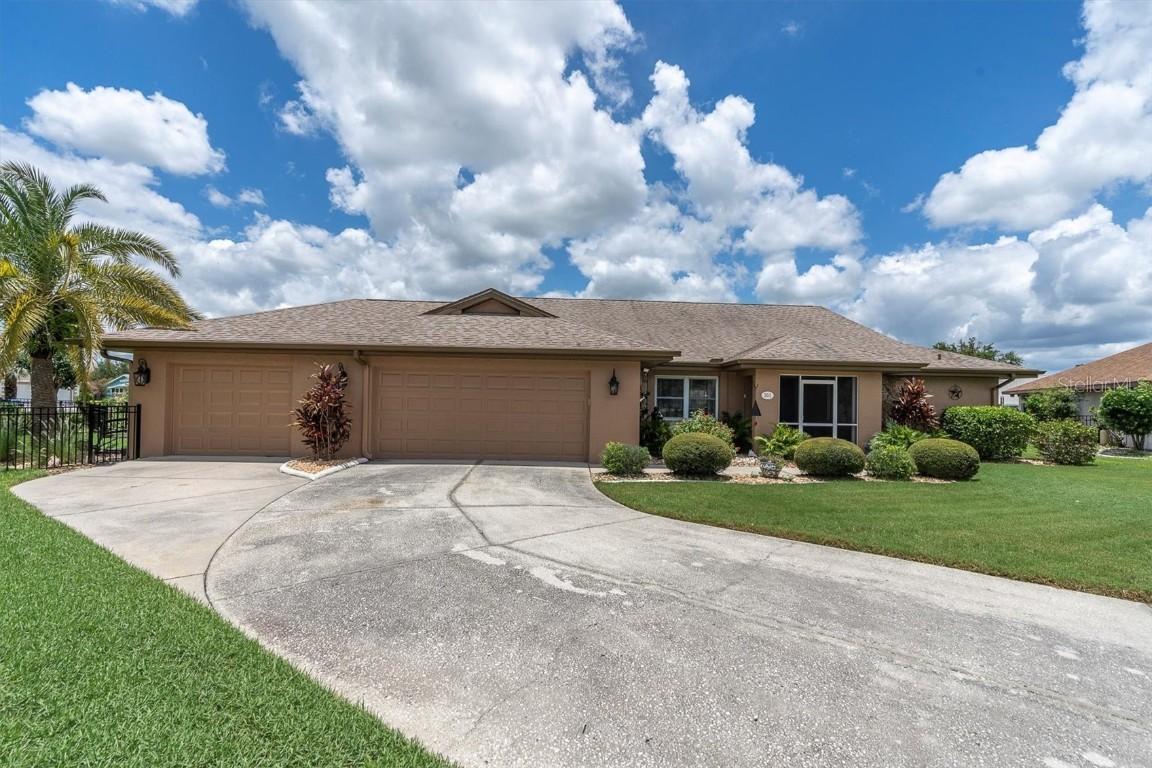 301 Thorn Hill Pl., Sun City Center, FL 33573
