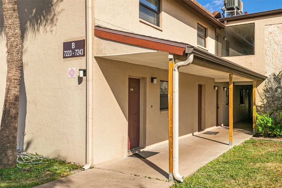 7223 Cloister Dr. #111, Sarasota, FL 34231