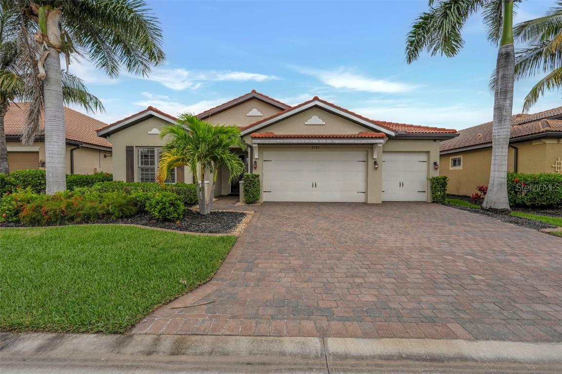 8720 Westwood Oaks Pl., Fort Myers, FL 33908