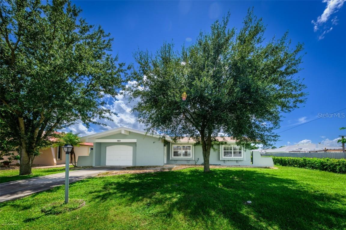 2498 Abscott St., Port Charlotte, FL 33952