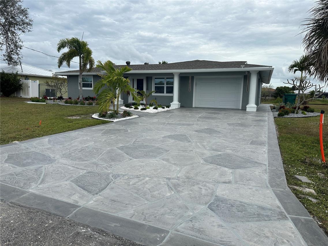 717 Crestview Cir., Port Charlotte, FL 33948