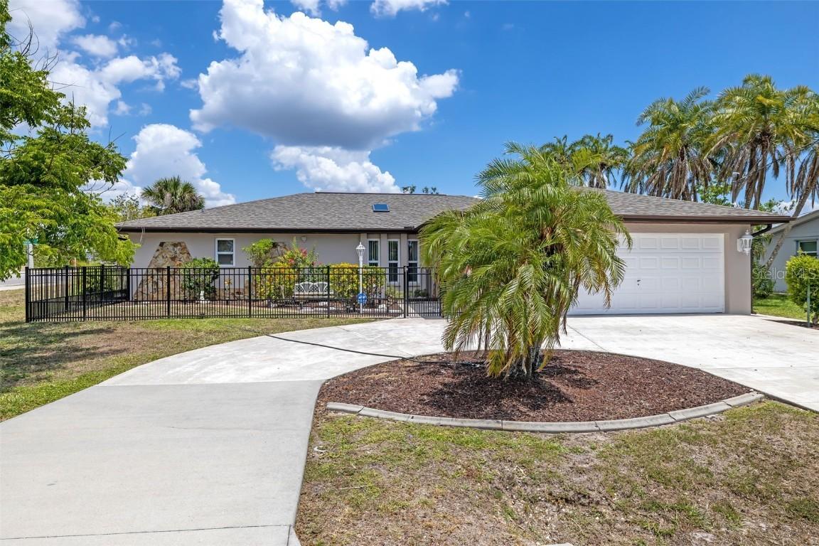 2132 Abscott St., Port Charlotte, FL 33952