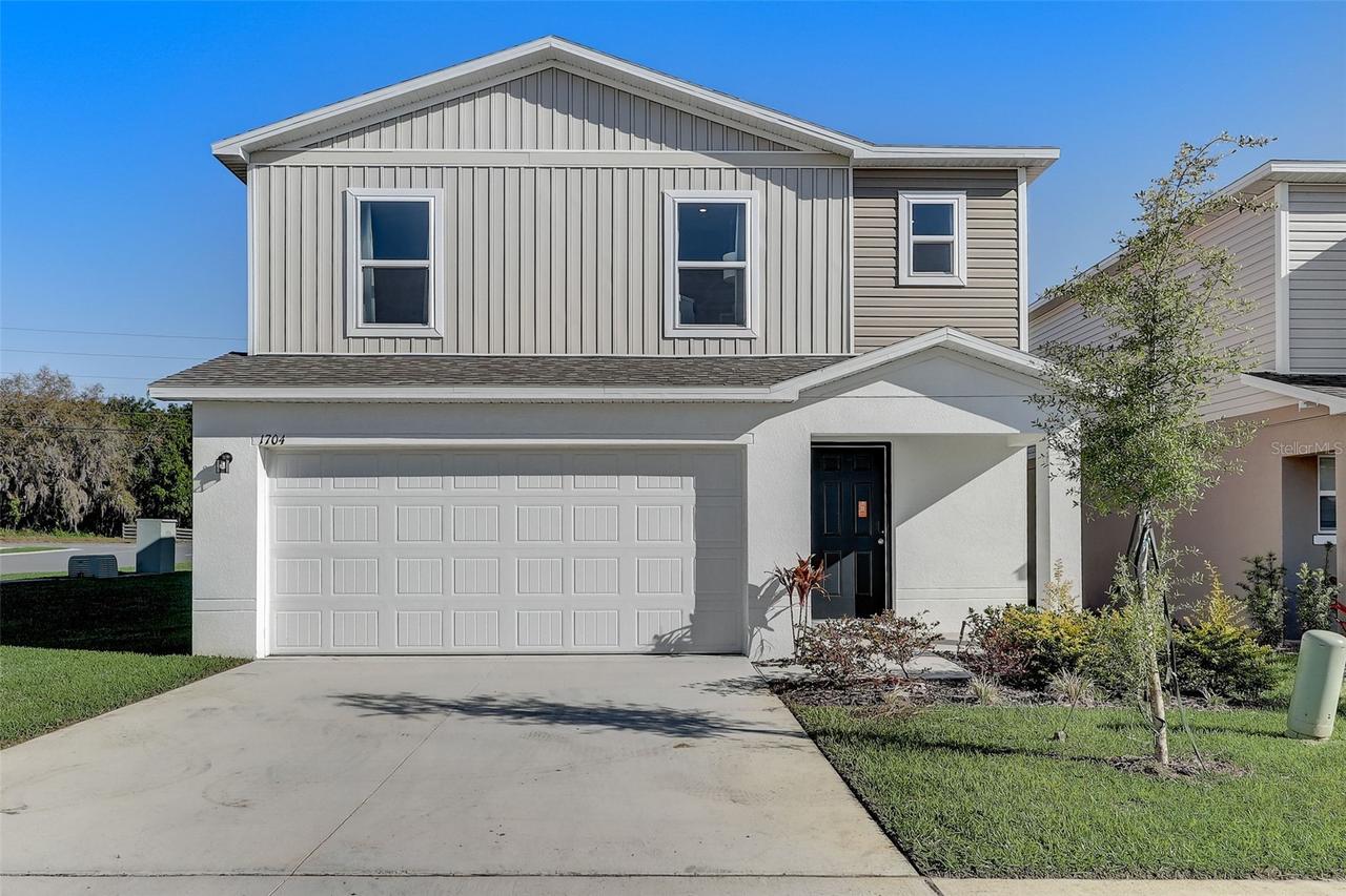 2076 Golden Beak Dr., Eagle Lake, FL 33839