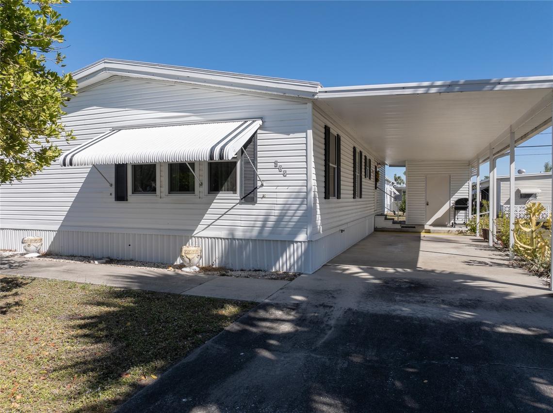 205 Carriage Ln., North Fort Myers, FL 33917