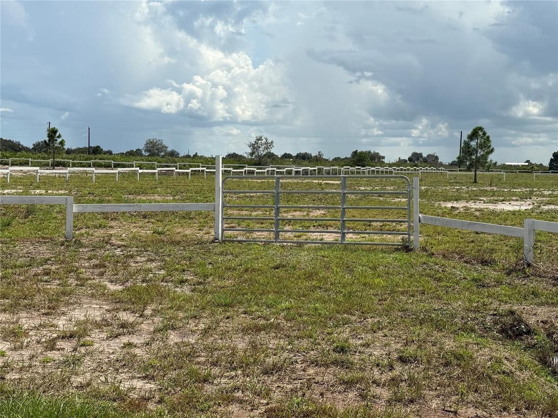 20380 NW 250th St., Okeechobee, FL 34972