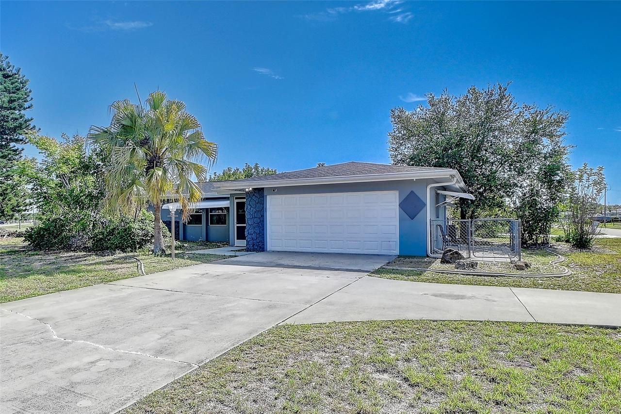 1678 Country Club Pkwy., Lehigh Acres, FL 33936