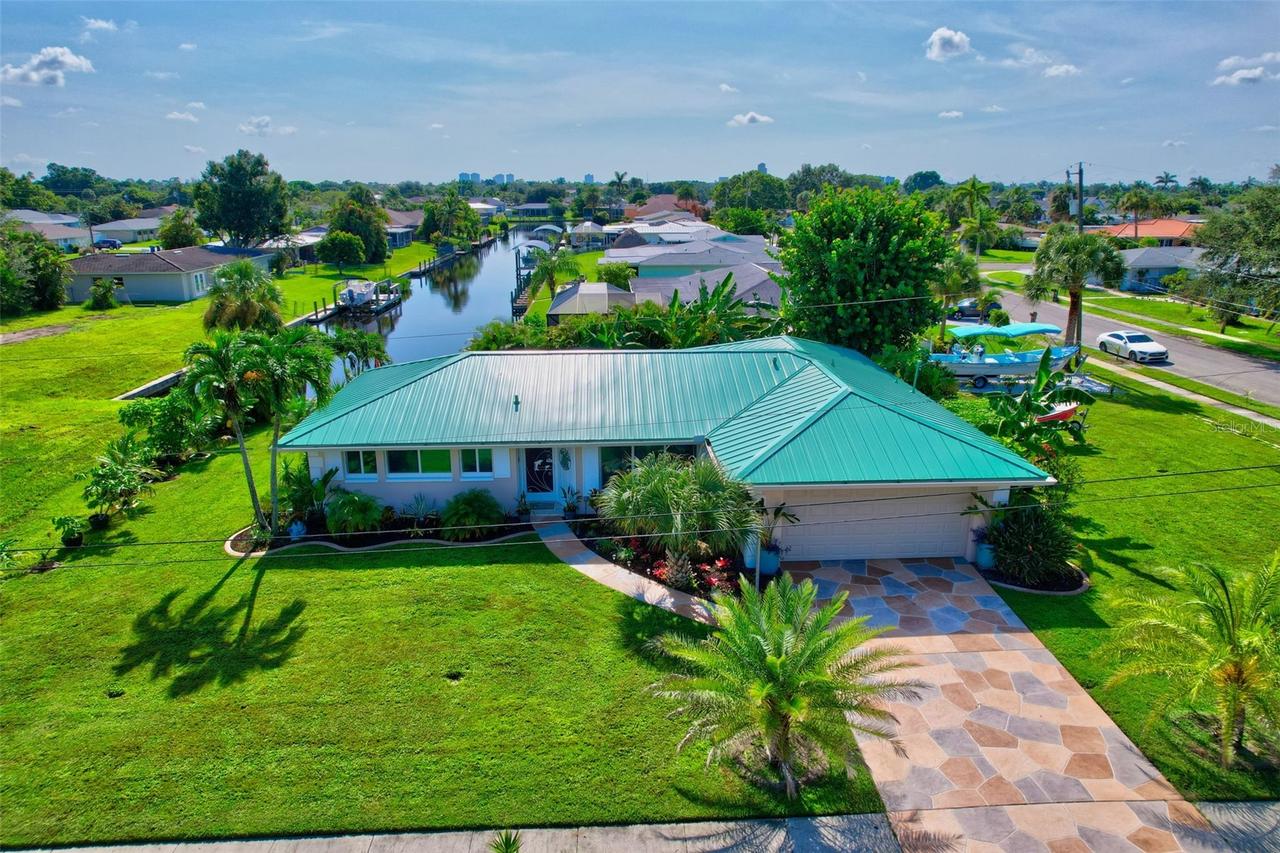 4638 Vinsetta Ave., North Fort Myers, FL 33903