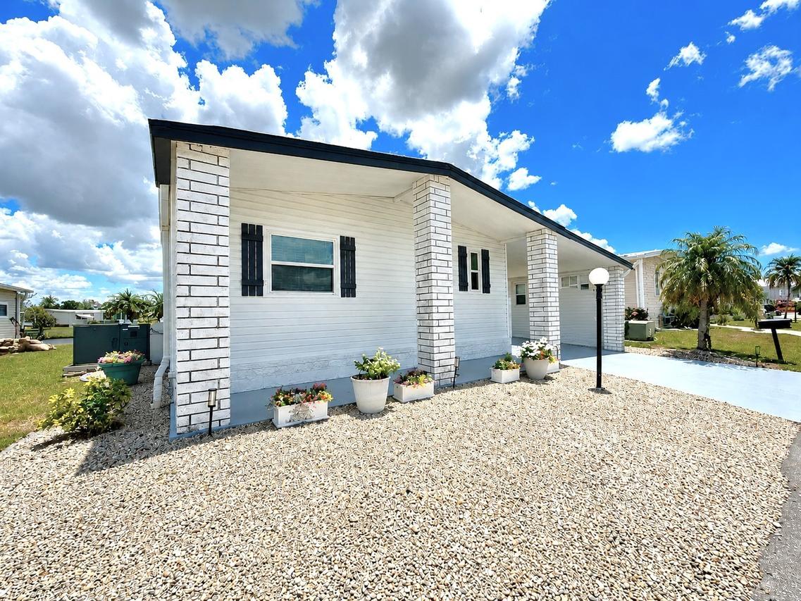 216 Martinique Rd., North Port, FL 34287
