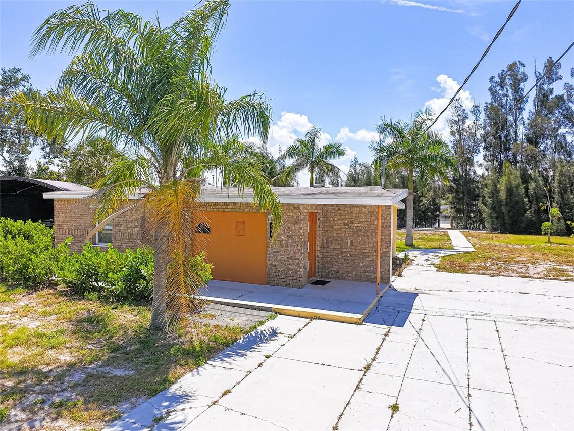 891 Palmetto Dr., Port Charlotte, FL 33952