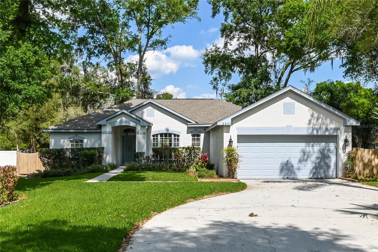 2221 Mountain Meadow Way, Valrico, FL 33594