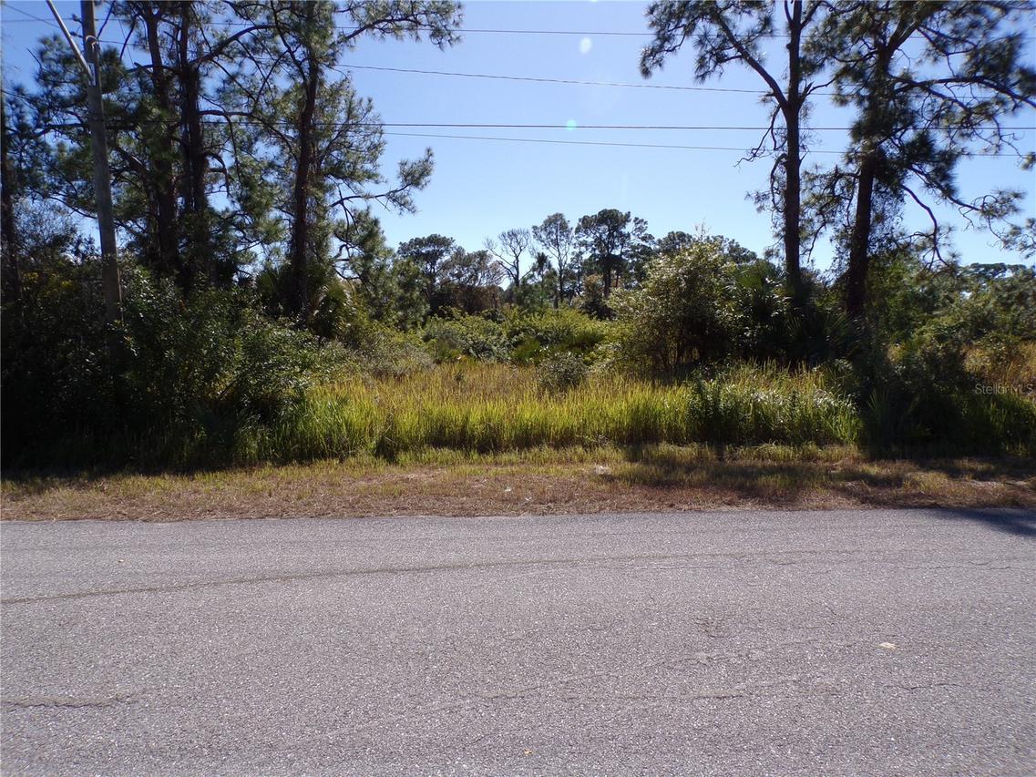 763 Longbow Ln., Lehigh Acres, FL 33972