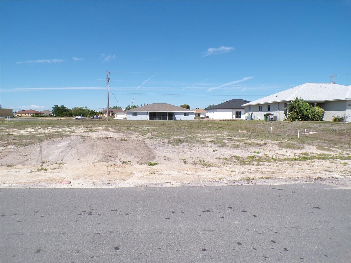 825 NE 15th Ln., Cape Coral, FL 33909