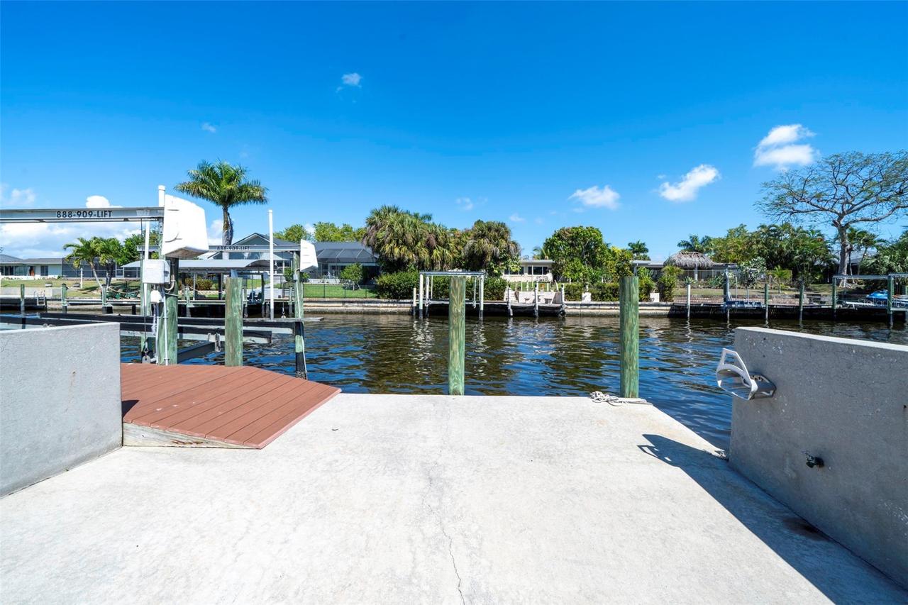 1433 SE 28th Ter., Cape Coral, FL 33904
