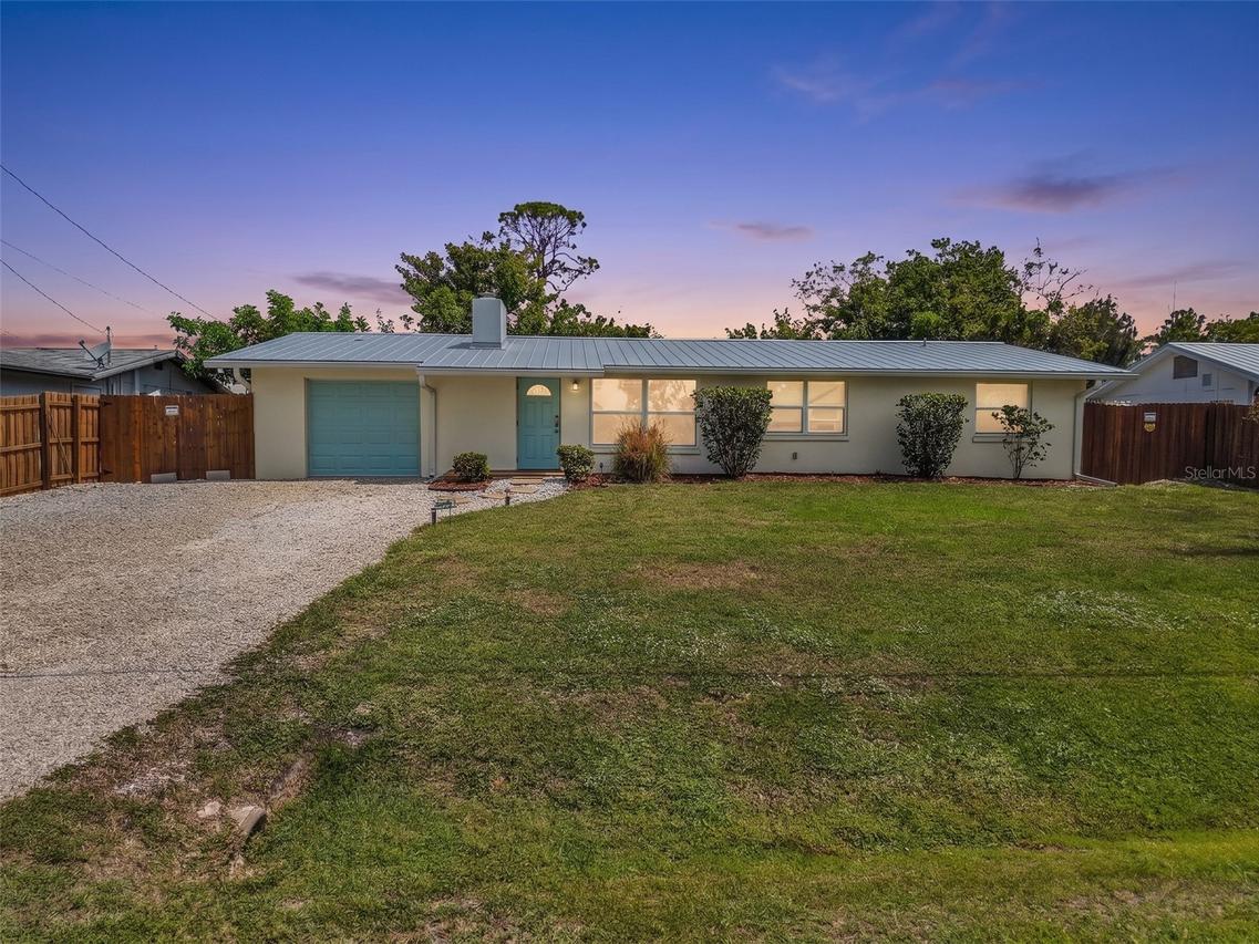 1664 Lakeview Pl., Englewood, FL 34223