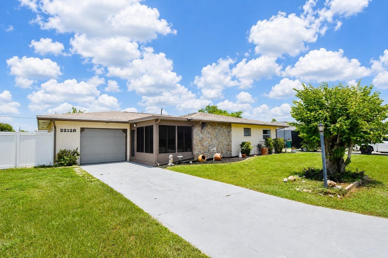 22128 Bronxville Ave., Port Charlotte, FL 33952