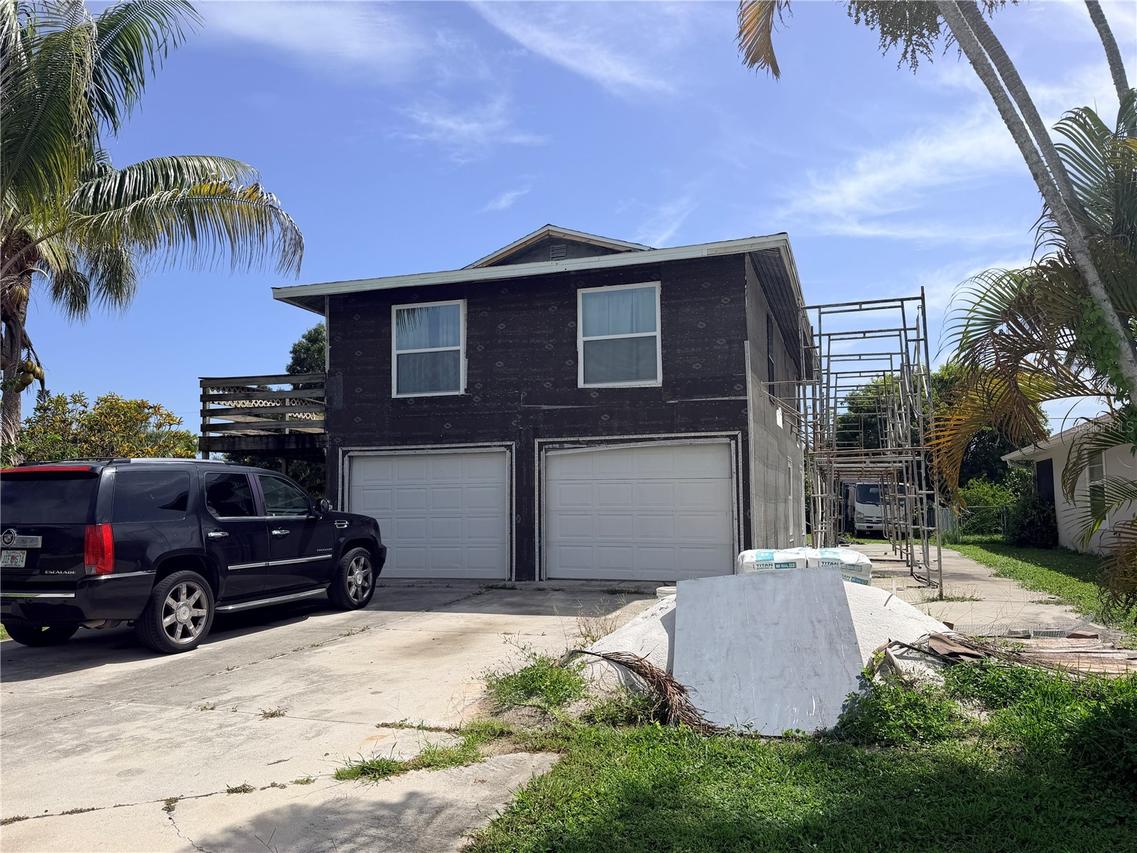 125 4th St., Naples, FL 34113