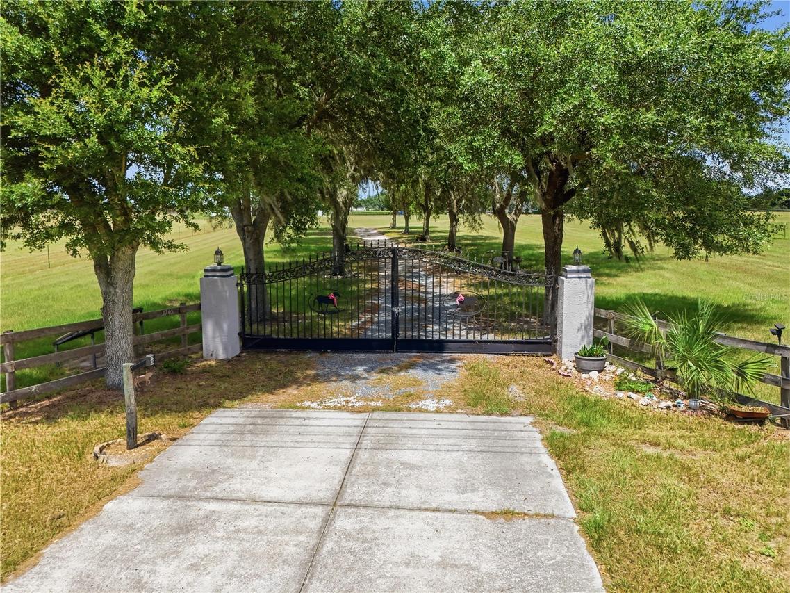 11748 NE Jacksonville Rd., Anthony, FL 32617