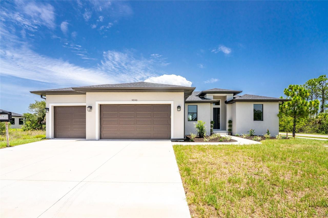 9590 Honeymoon Dr., Port Charlotte, FL 33981