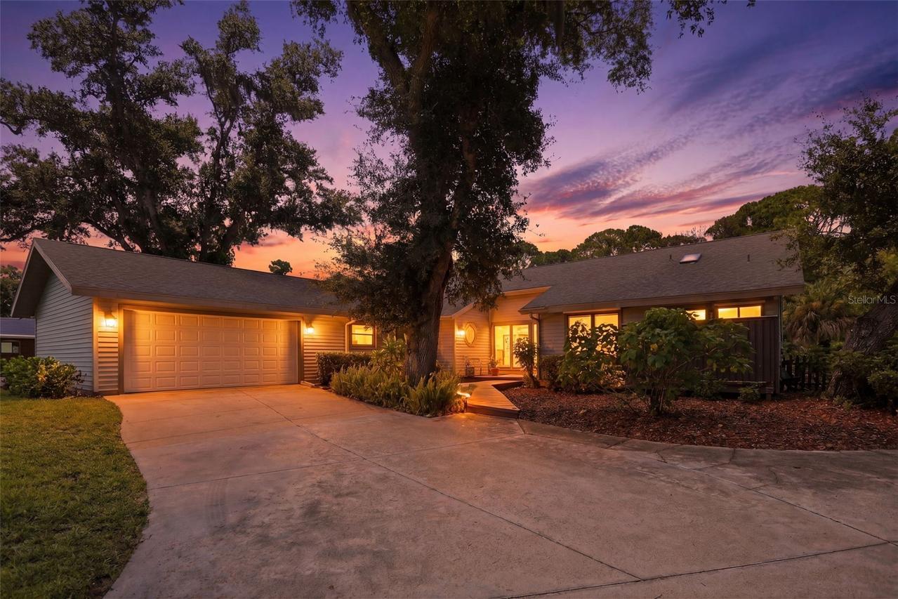 881 Pinto Cir., Nokomis, FL 34275