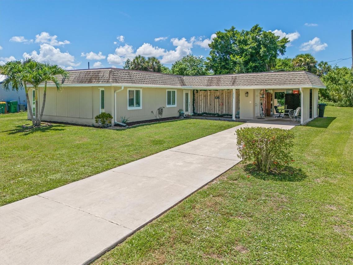 18579 Robinson Ave., Port Charlotte, FL 33948