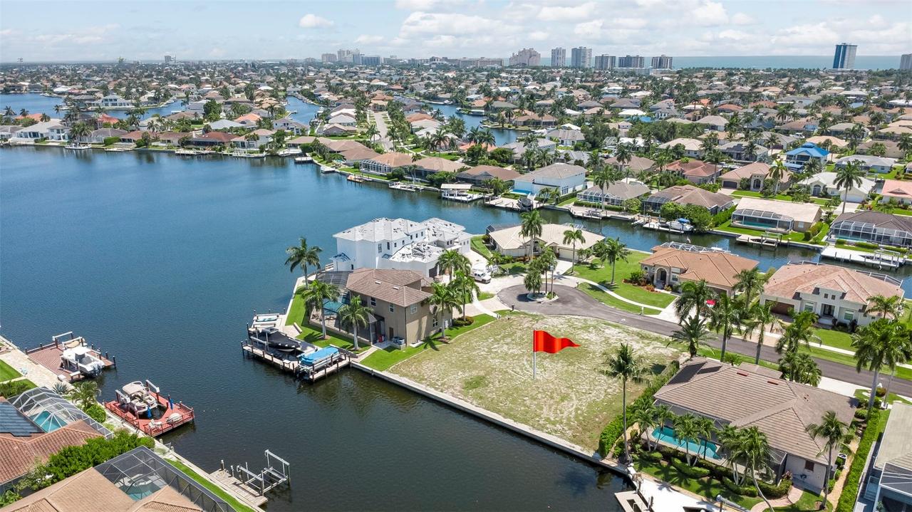 375 Wales Ct., Marco Island, FL 34145