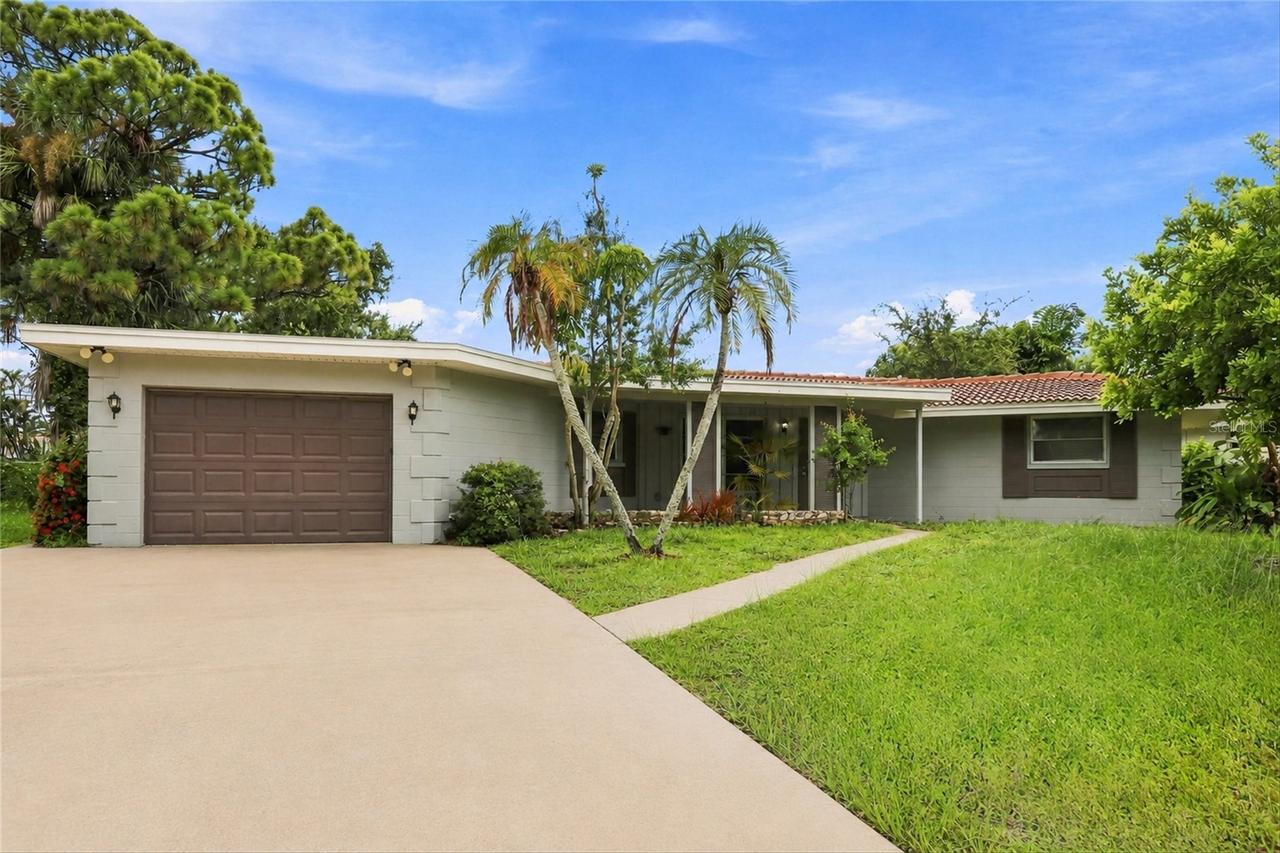 131 Degas Dr., Nokomis, FL 34275