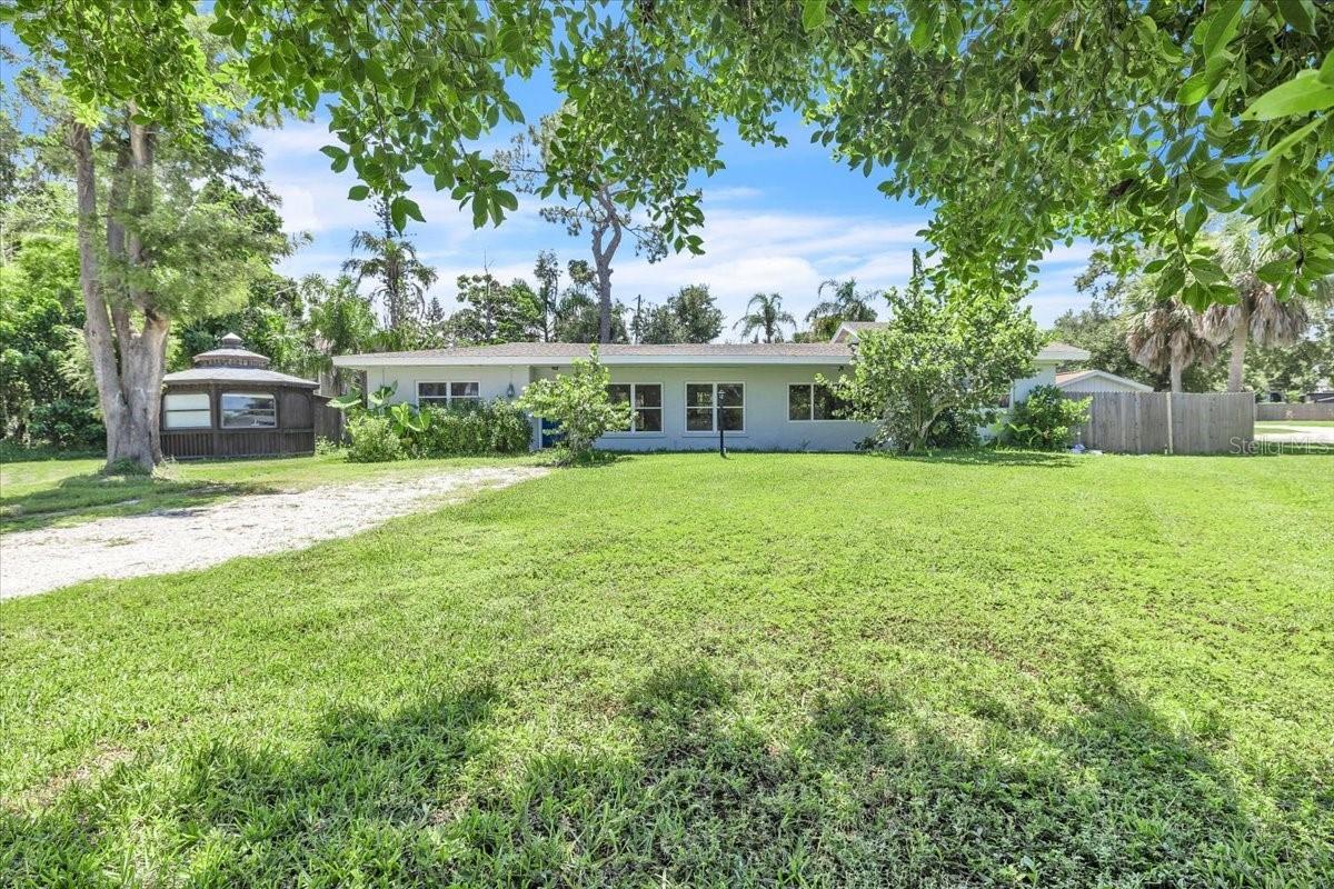 807 Lucille Ave., Nokomis, FL 34275