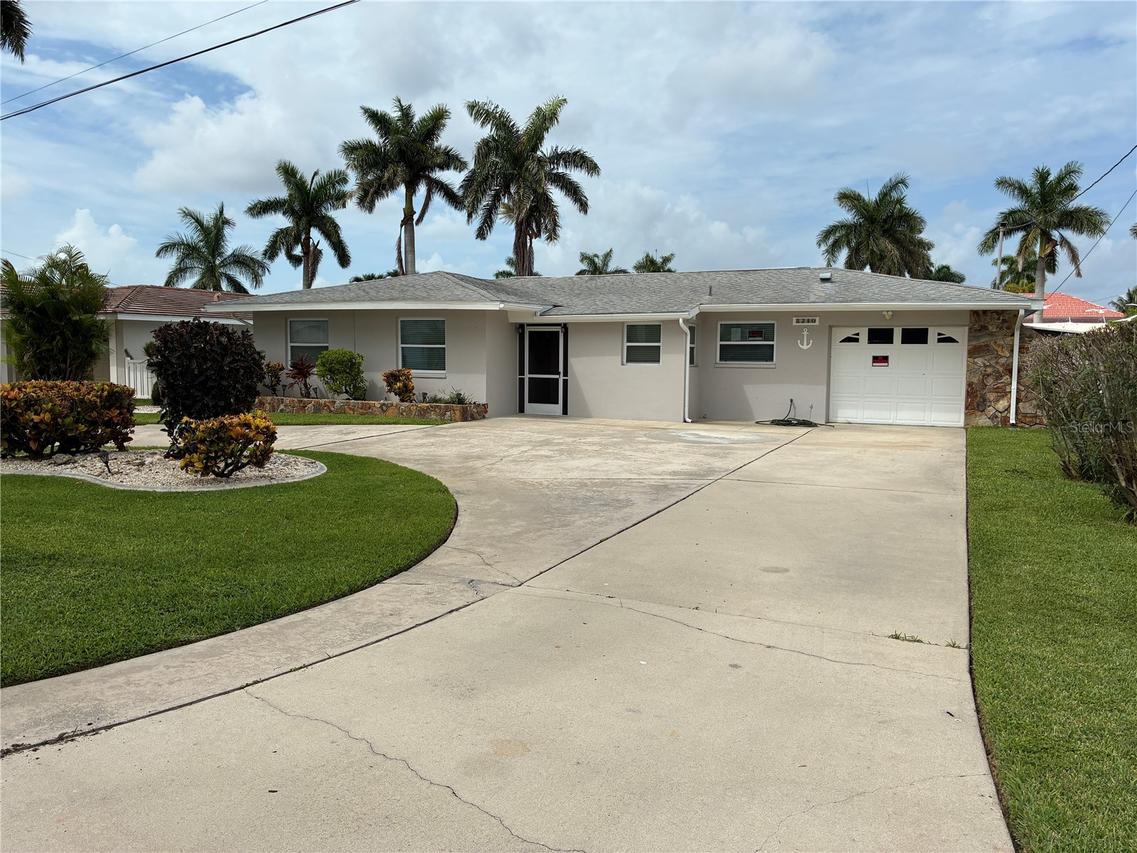 5240 Seminole Ct., Cape Coral, FL 33904