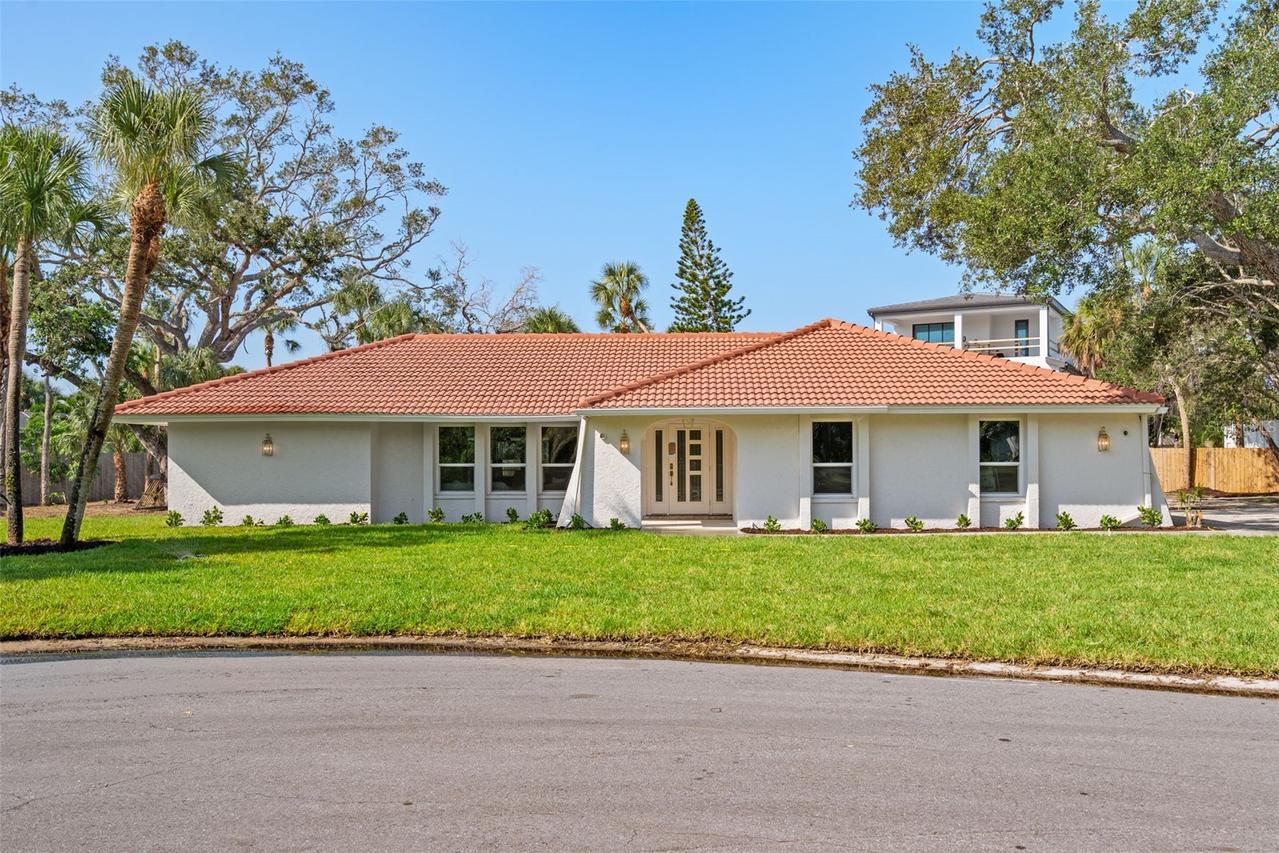 670 Venice Ln., Sarasota, FL 34242