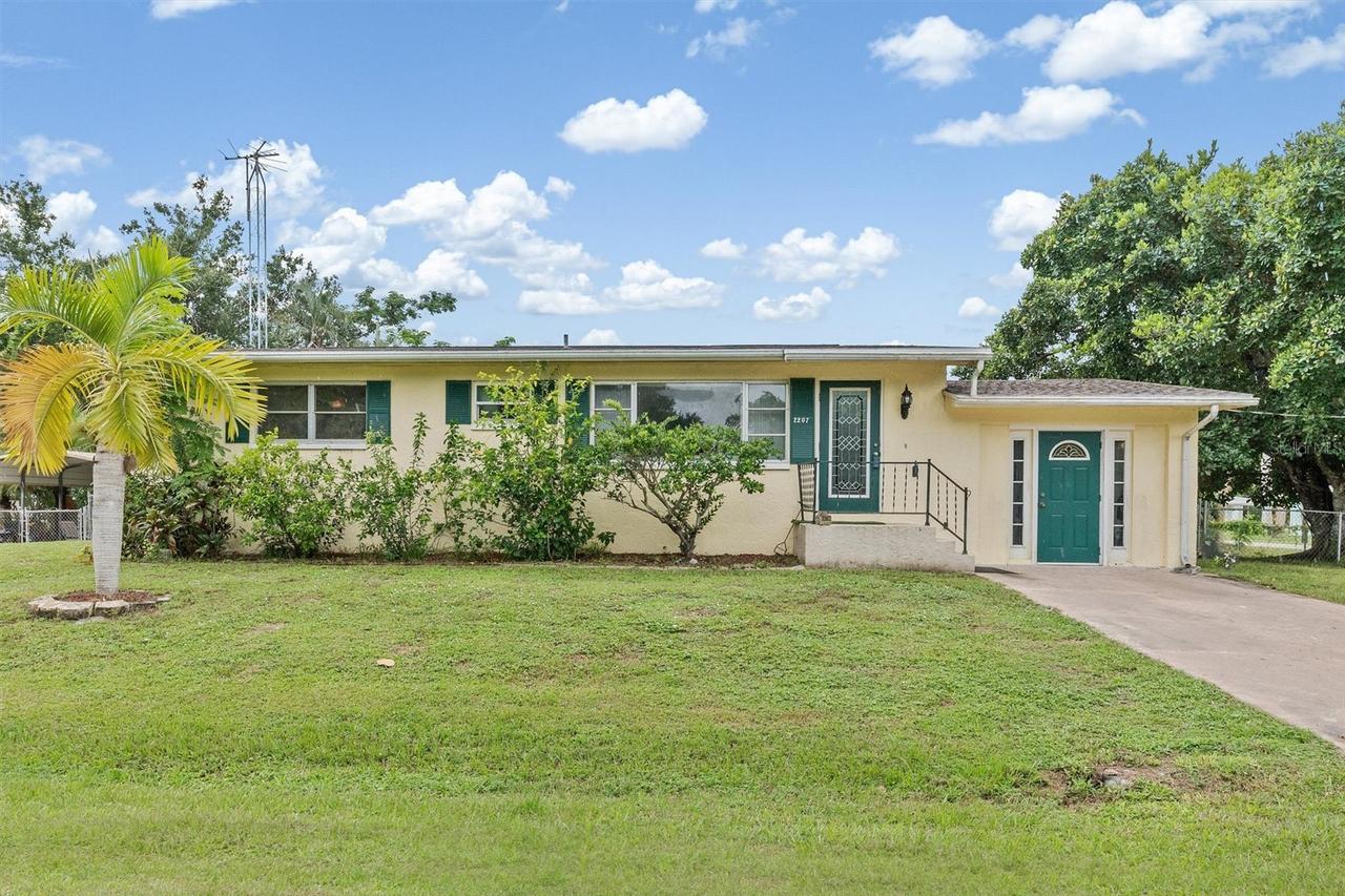 2205 Dixie Ave., Punta Gorda, FL 33950