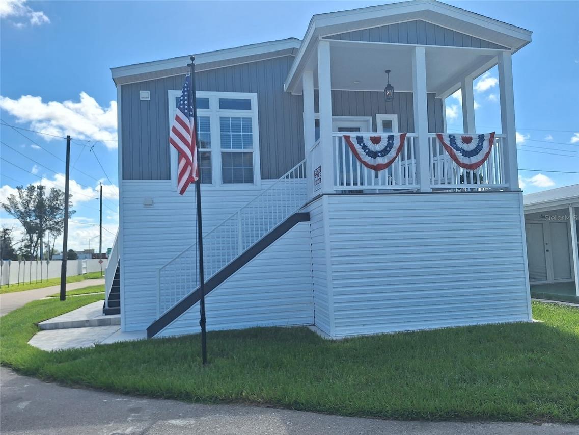 64 5th St., Bradenton, FL 34210