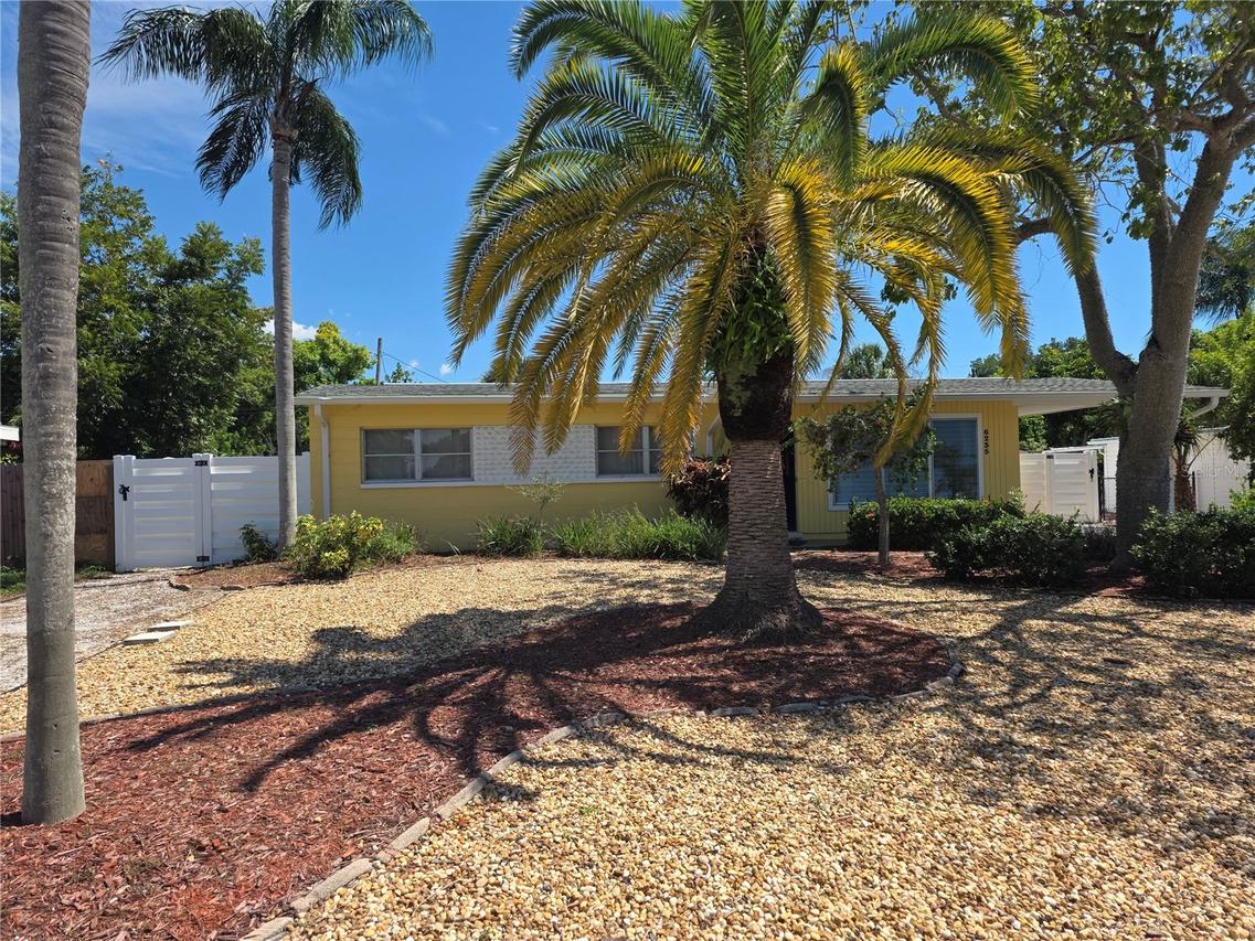 6235 Columbia Dr., Bradenton, FL 34207