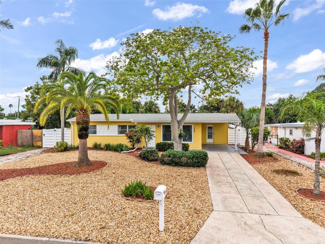 6235 Columbia Dr., Bradenton, FL 34207