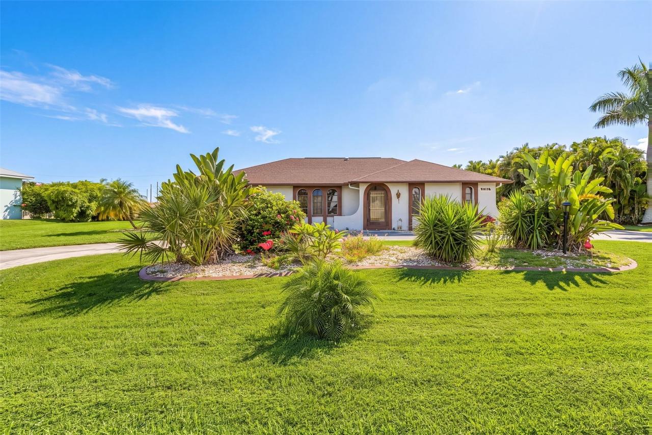 17161 Waters Edge Cir., North Fort Myers, FL 33917