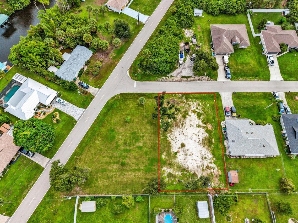 2425 Woodyglen St., Port Charlotte, FL 33948