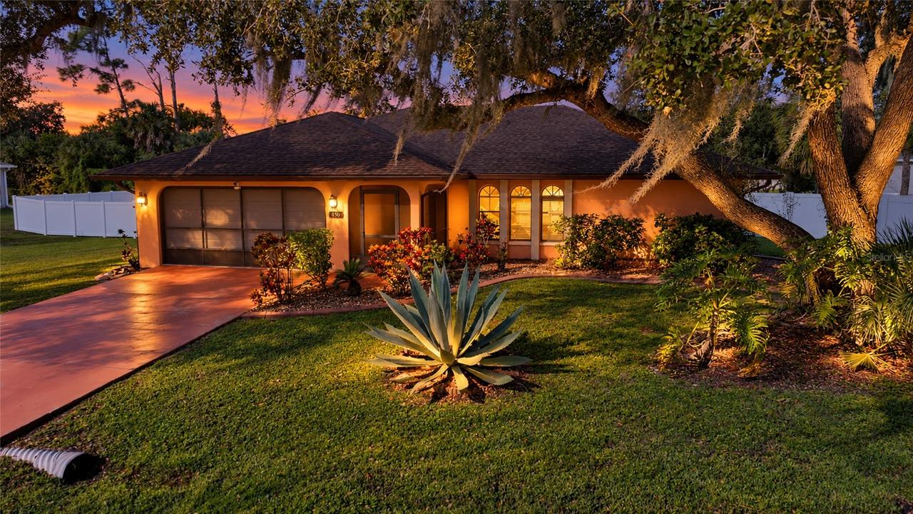 880 Phyllis St., Port Charlotte, FL 33948