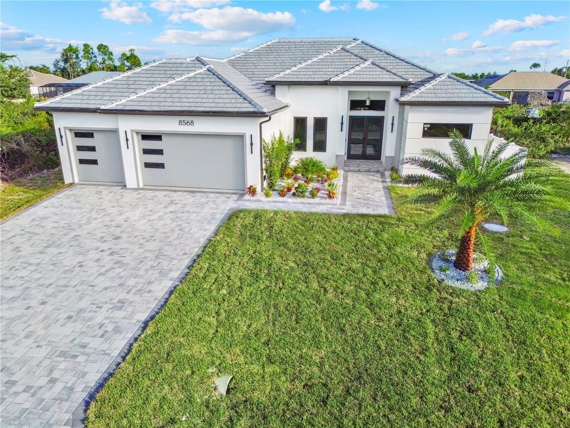 8568 Santa Cruz Dr., Port Charlotte, FL 33981