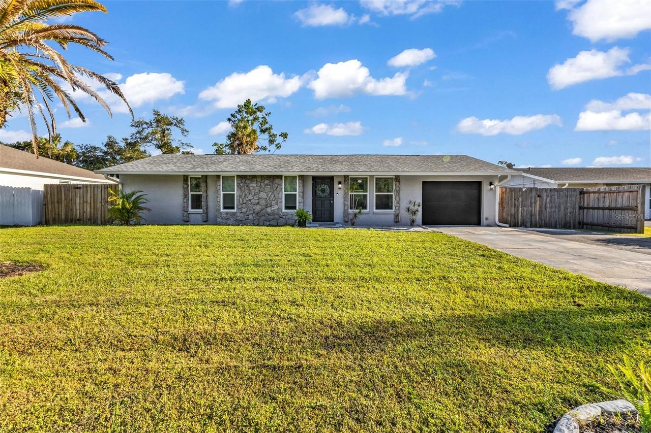 2562 Lakeshore Cir., Port Charlotte, FL 33952