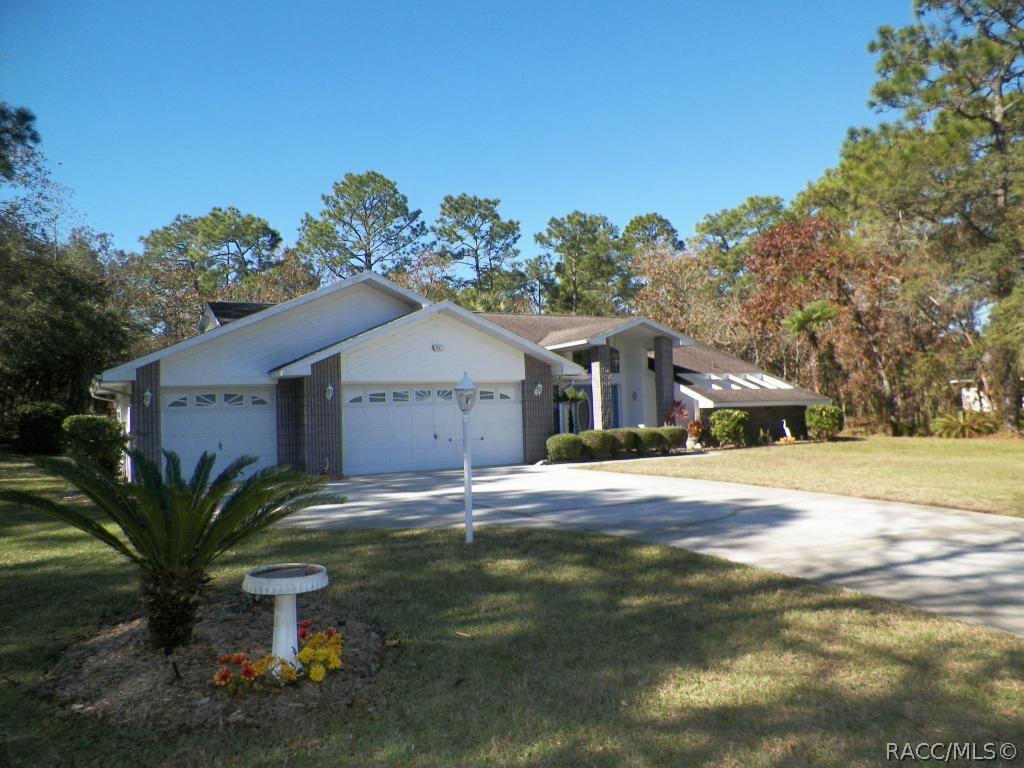 95 Corkwood Blvd., Homosassa, FL 34446