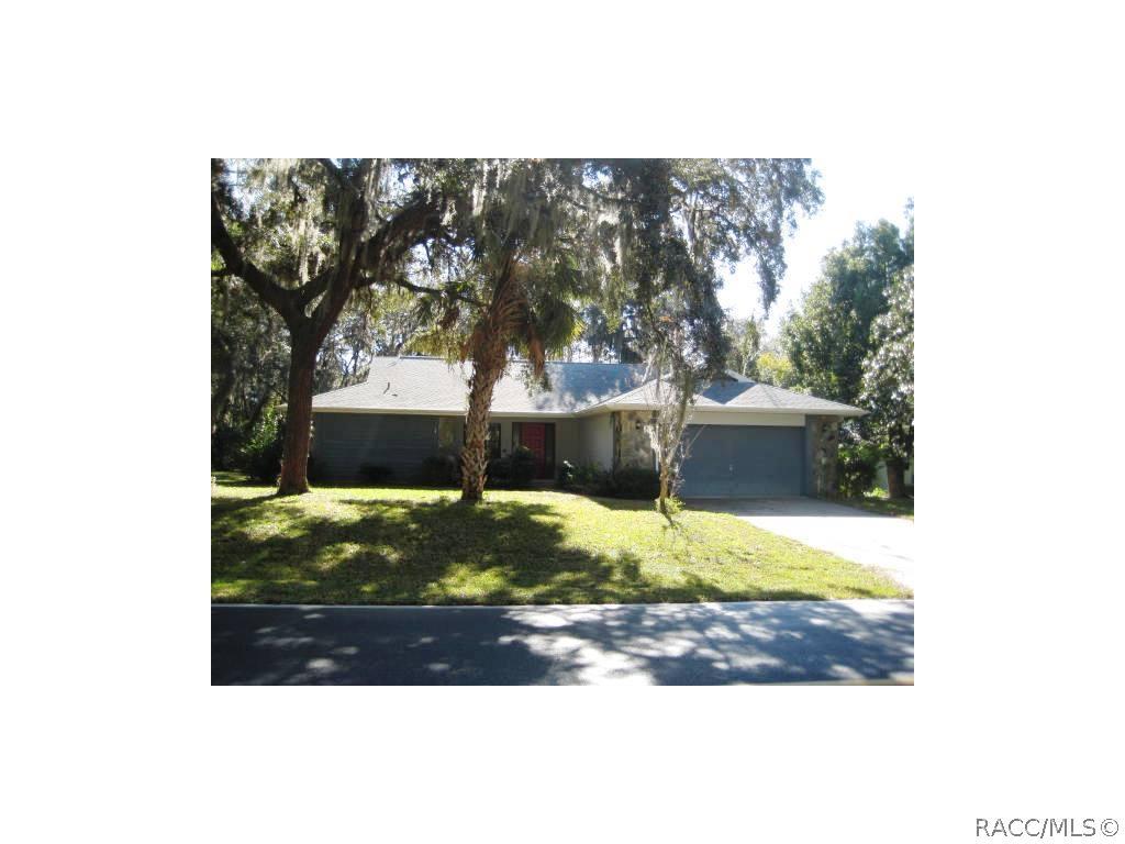 59 Greentree St., Homosassa, FL 34446