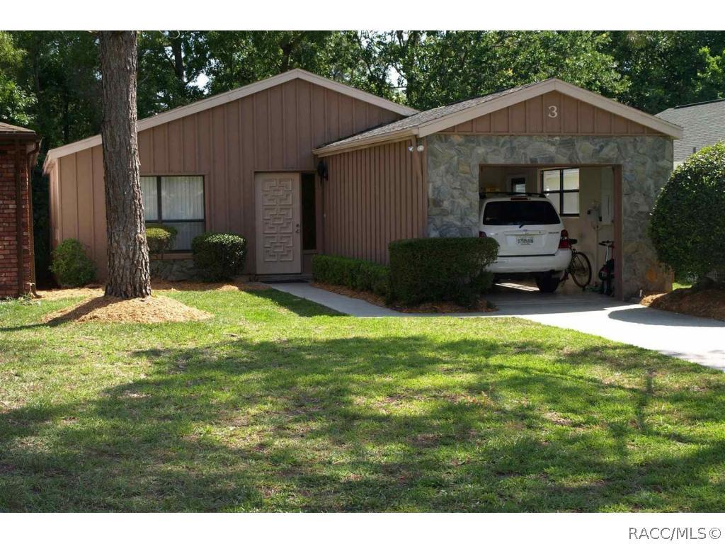 3 Jamaica St., Homosassa, FL 34446