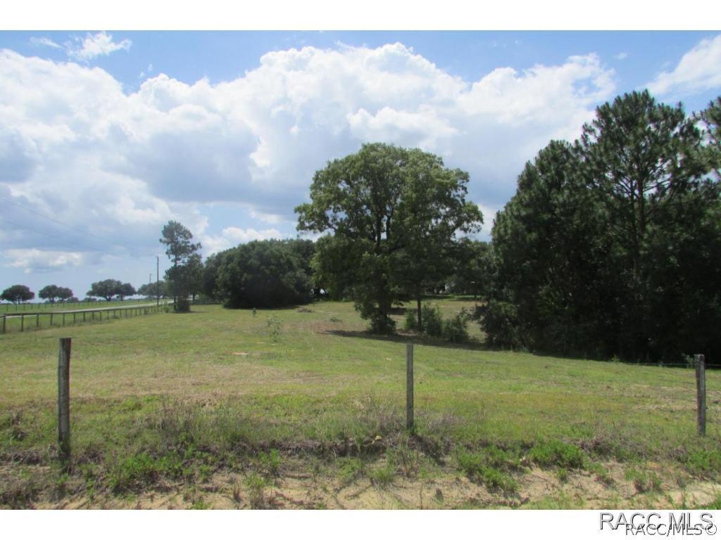18111 SE 80th St., Morriston, FL 32668