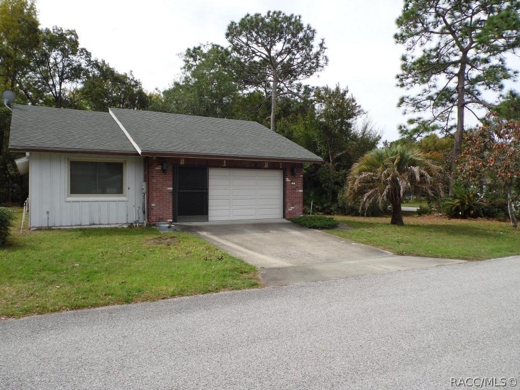 9 Golfview Ct., Homosassa, FL 34446