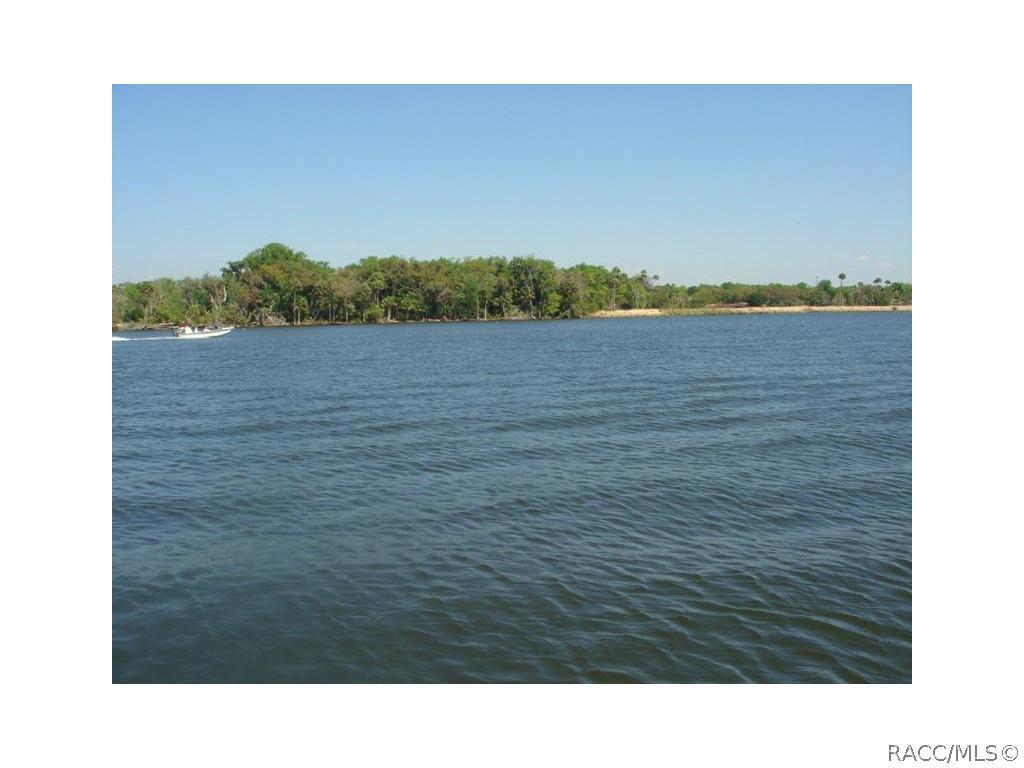 2430 N Watersedge Dr., Crystal River, FL 34429