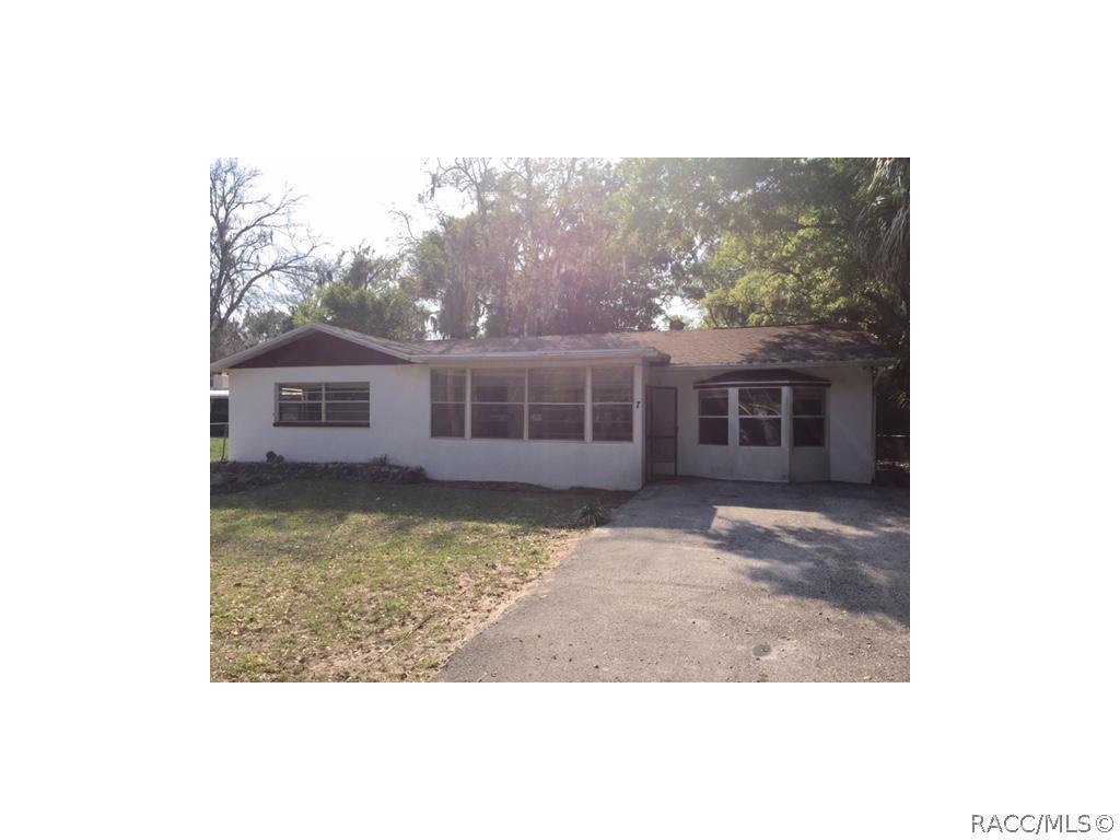 7 53rd St., Yankeetown, FL 34498