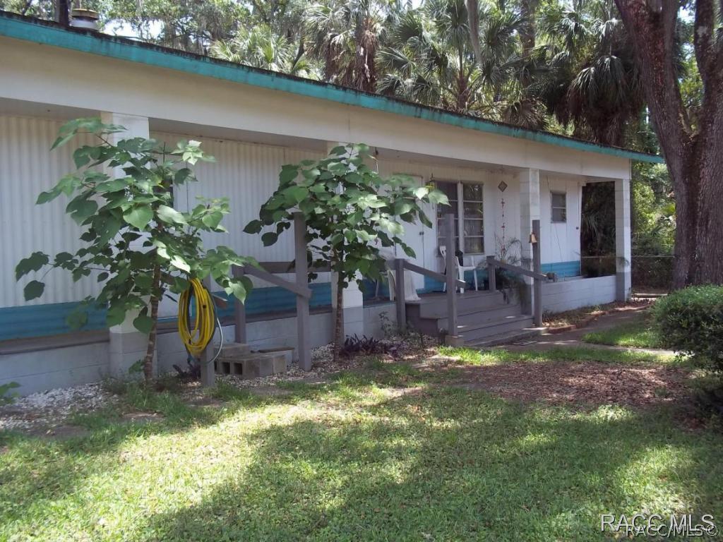 35 Pine St., Inglis, FL 34449
