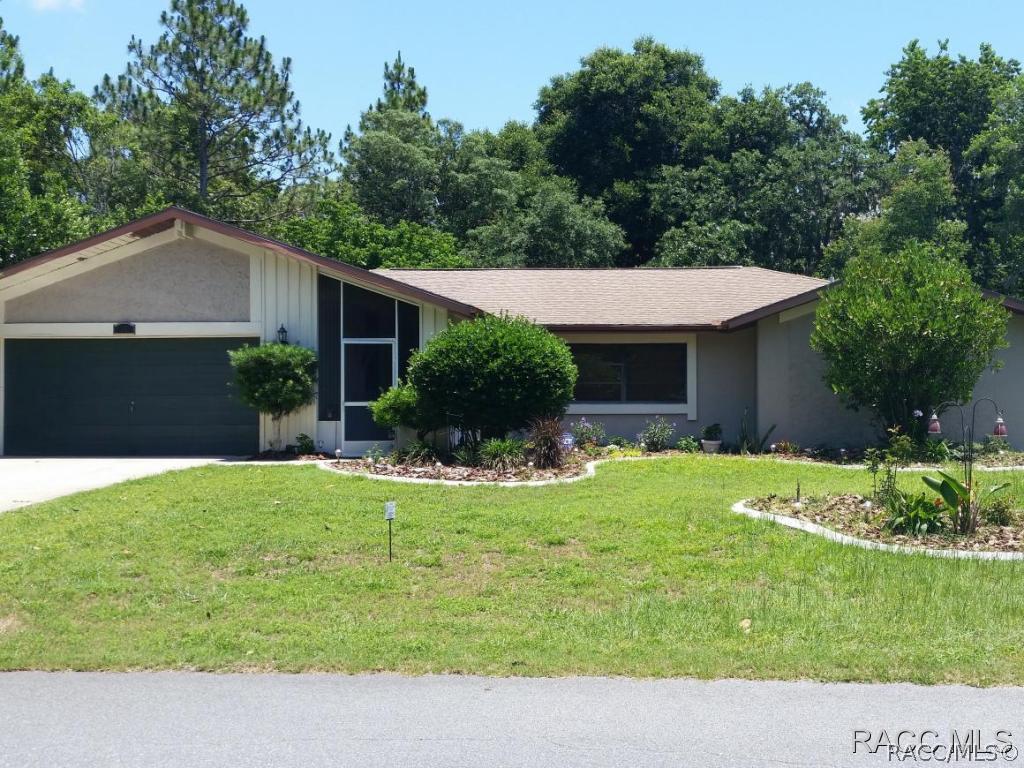 29 Holly Ct., Homosassa, FL 34446